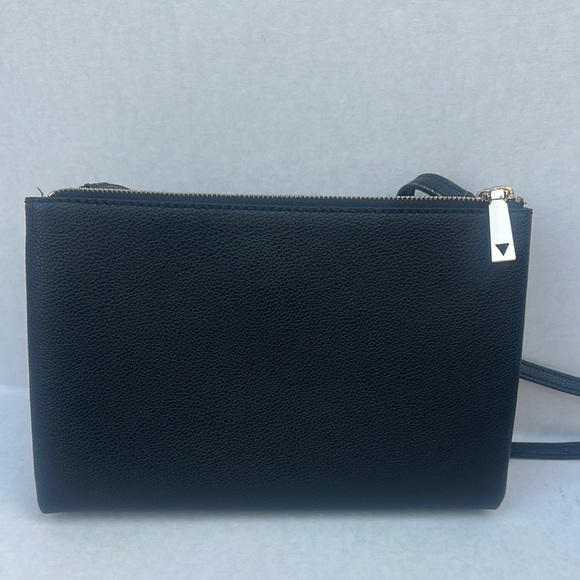 Guess Black and Gold Clutch with Structured Leather and Sleek Design - Picture 4 of 5